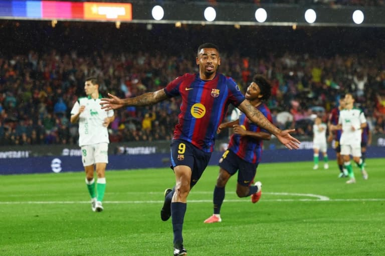 Gabriel Jesus: dois gols e elogios da Espanha no início pelo Barcelona