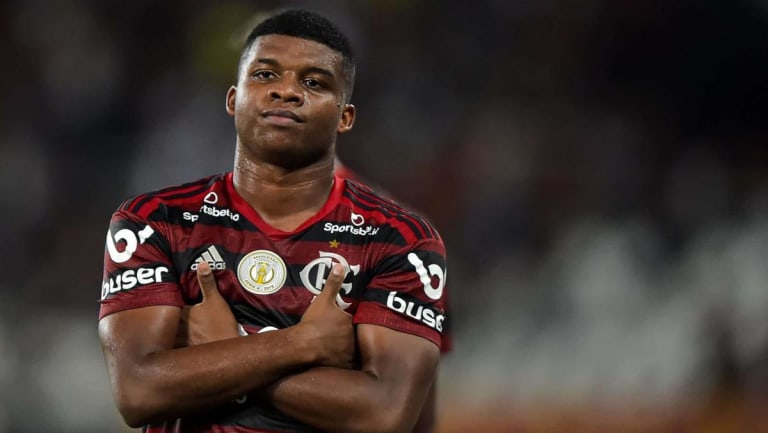 Lincoln, ex-Flamengo, reforça ataque do Vila Nova na Série B