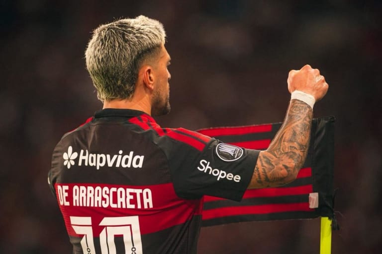 Arrascaeta marca no fim Flamengo empata com Del Valle e avança na Libertadores