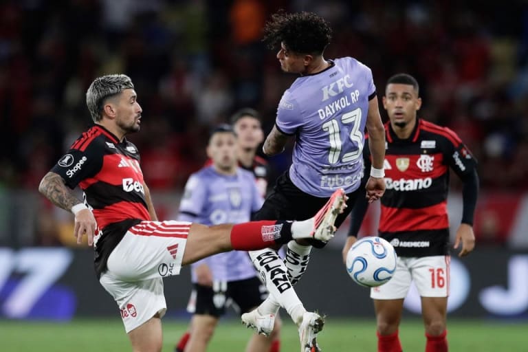 Flamengo avança à semifinal da Libertadores com empate e falha crucial do goleiro adversário
