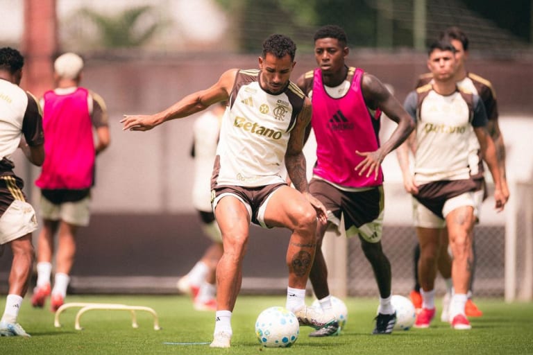 Líder do Brasileirão Flamengo recebe o RB Bragantino neste domingo no Maracanã