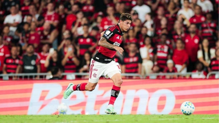 Carrascal brilha com salvada crucial em vitória do Flamengo sobre Red Bull Bragantino