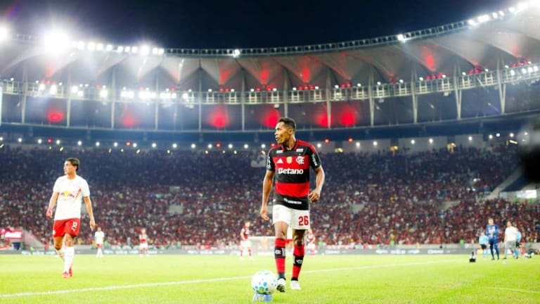 Lesão de Ayrton Lucas força Alex Sandro a jogar 90 minutos pelo Flamengo