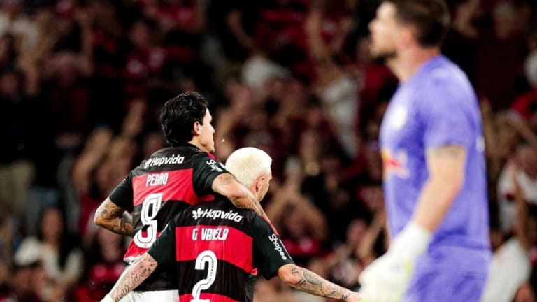 Flamengo atinge marca de 100 gols na temporada e isola se na liderança do Brasileirão