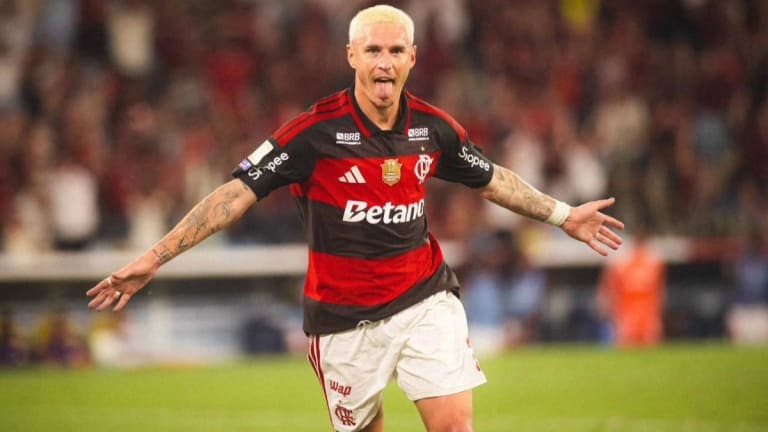 Varela brilha e é eleito Craque da Torcida em vitória do Flamengo