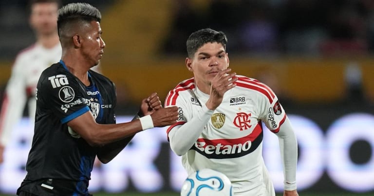 Ayrton Lucas sofre lesão e pode ser desfalque para o Flamengo na Libertadores