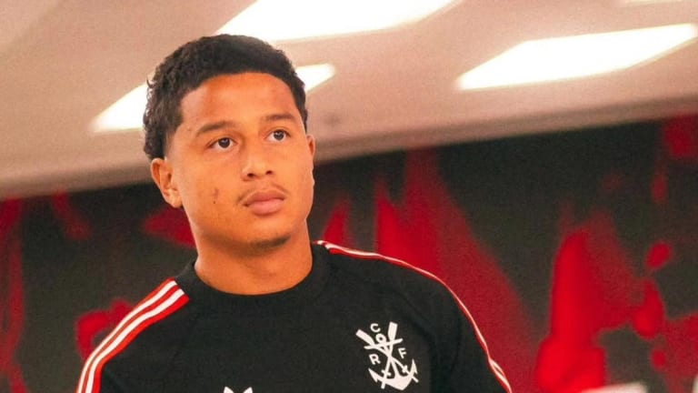Leonardo Jardim detalha motivo de Anthony Valencia não ser relacionado pelo Flamengo