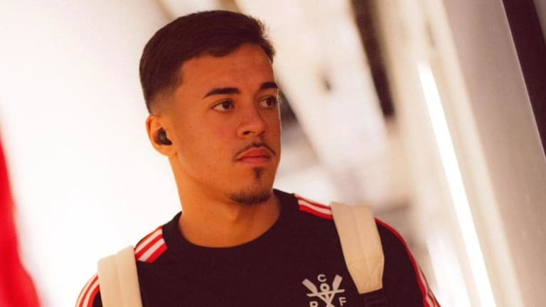 Flamengo define planejamento especial para lateral Johnny entre profissionais e base