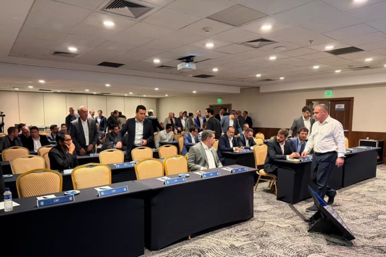 Brasileirão limitará estrangeiros a partir de 2027 para valorizar a base