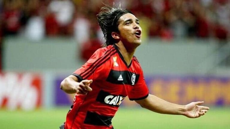 Marcelo Moreno ex-Flamengo doa R$ 255 mil a hospital boliviano após perder o pai para o câncer
