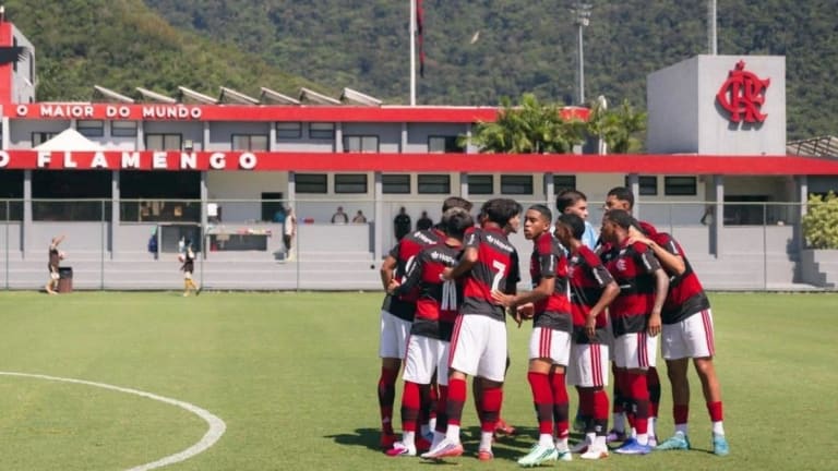 Joshua critica arbitragem após joelhada em jogo do Flamengo x Fluminense