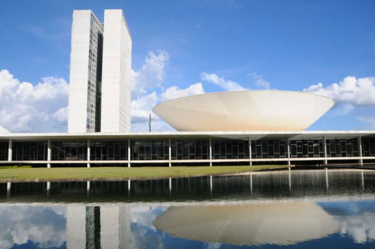 Governo edita medida provisória para cortar preço do diesel em sessenta e quatro centavos