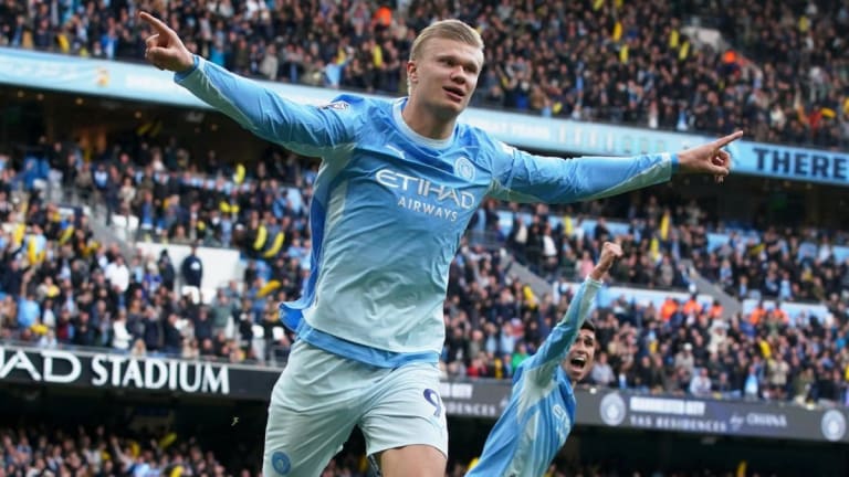 Manchester City vence Ipswich Town com gols de Haaland e dispara na liderança da Premier League