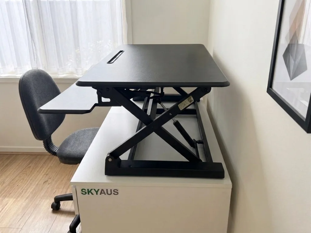 Tables, adjustable - Mint condition - Cheltenham, Melbourne - Additional photo 2 | Zirkly
