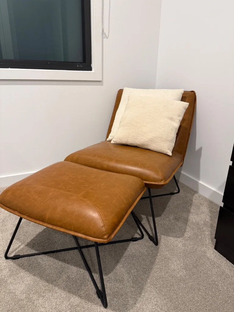 Brown leather lounge chair with ottoman - New condition - Airport West, Melbourne | Zirkly
