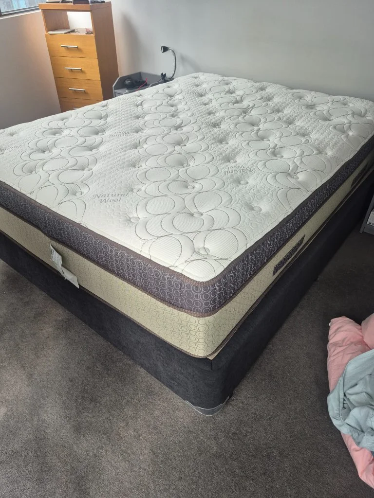 Queen bed - Mint condition - Southbank, Melbourne | Zirkly