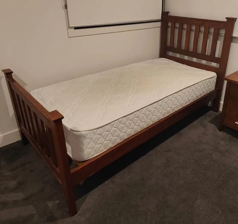 Single bed with mattress - Good condition - Brighton, Melbourne | Zirkly