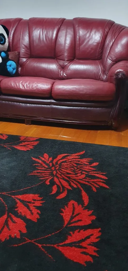 Red Leather Three Seater Sofa - New condition - Narre Warren, Melbourne - Additional photo 2 | Zirkly