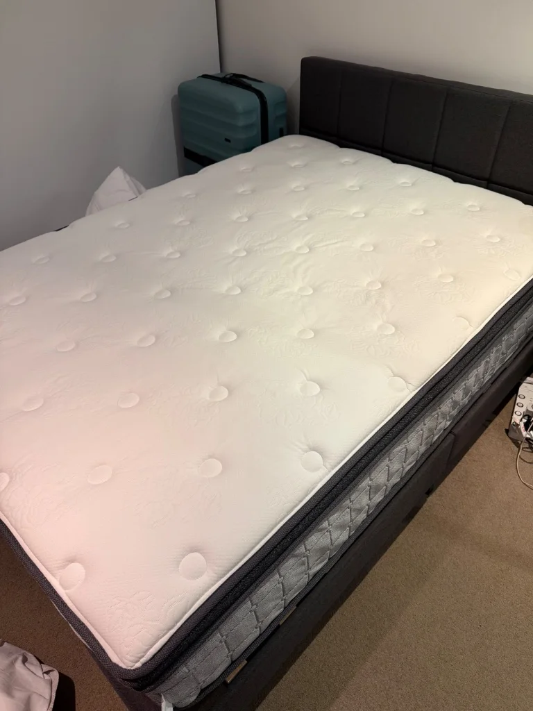 Double bed and mattress - New condition - Southbank, Melbourne - Additional photo 2 | Zirkly