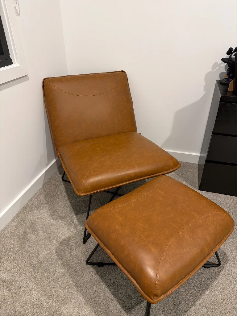 Brown leather lounge chair with ottoman - New condition - Airport West, Melbourne - Additional photo 2 | Zirkly