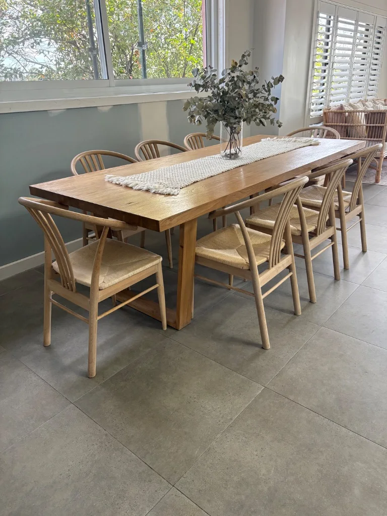 Dining table - Good condition - Niddrie, Melbourne | Zirkly
