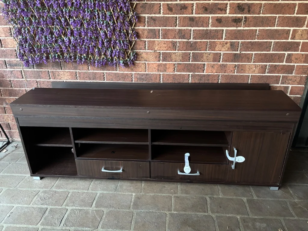 TV cabinet - Good condition - Craigieburn, Melbourne | Zirkly