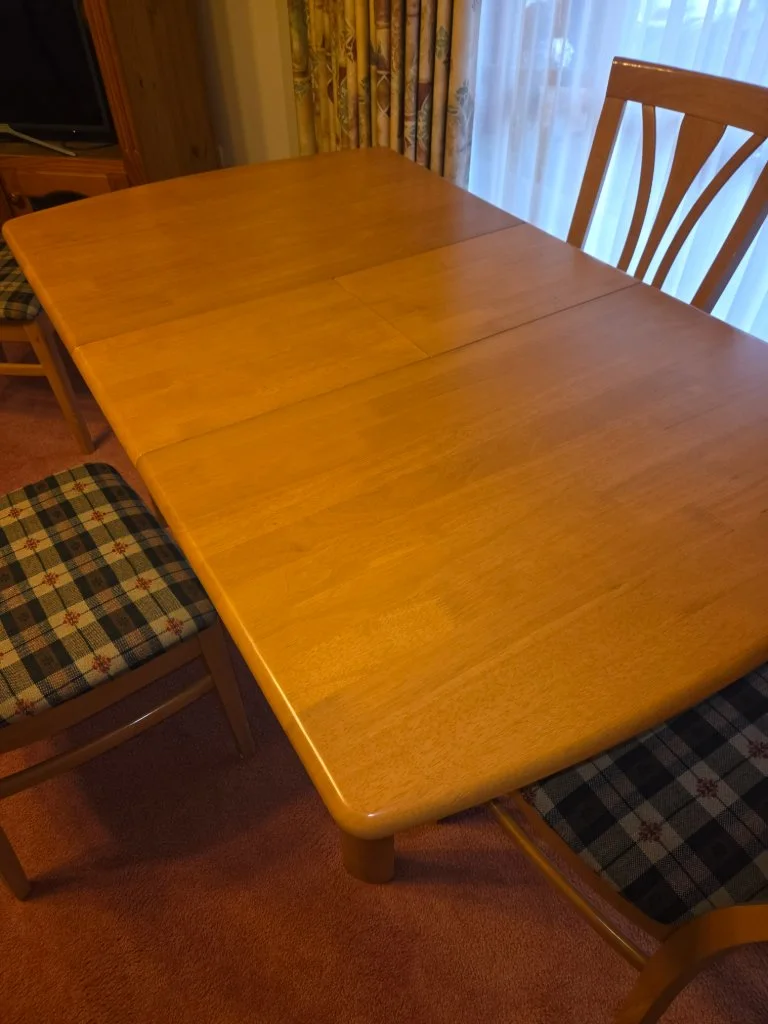 Wooden dining table with four chairs - Good condition - Berwick, Melbourne - Additional photo 3 | Zirkly