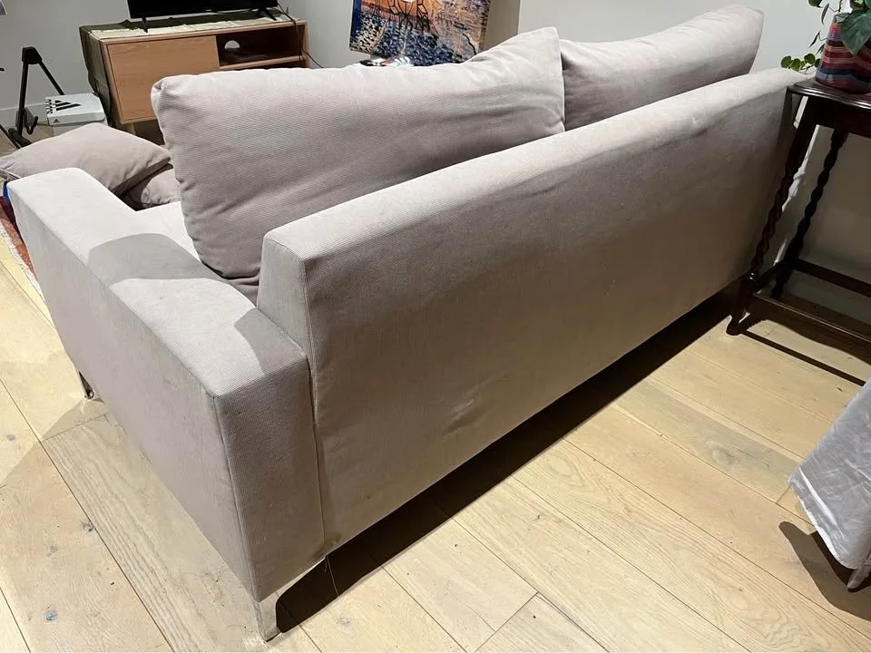 Plush sofa - Mint condition - Fitzroy North, Melbourne - Additional photo 3 | Zirkly