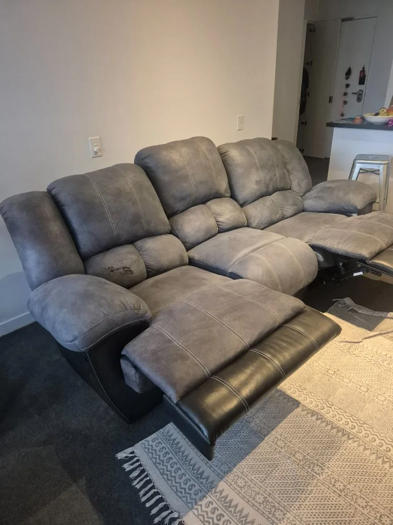 Couch - Good condition - Southbank, Melbourne - Additional photo 2 | Zirkly