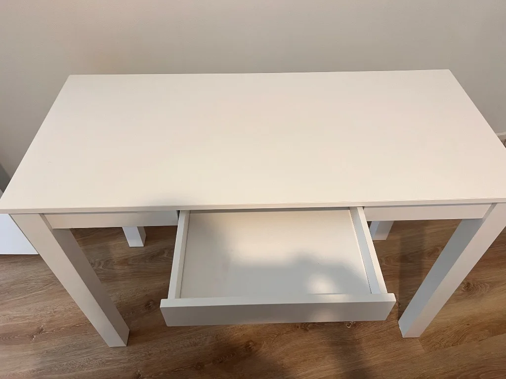 Desk / vanity table - Good condition - Richmond, Melbourne - Additional photo 2 | Zirkly