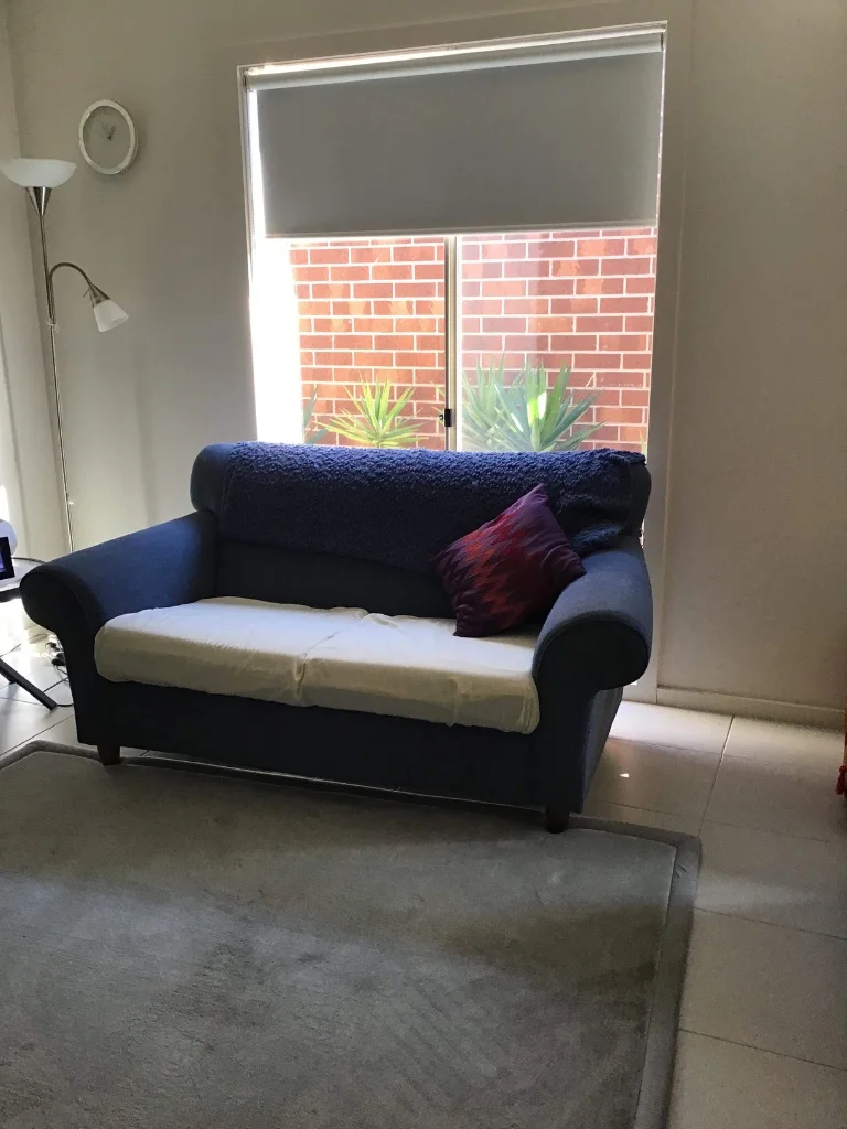 2x seater blue couch - Good condition - Hoppers Crossing, Melbourne | Zirkly