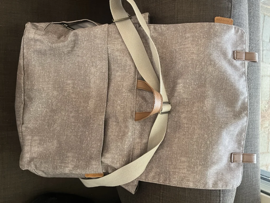 Maxi Cosi Modern Nappy Bag - Nomad Grey - Good condition - Mount Waverley, Melbourne - Additional photo 2 | Zirkly