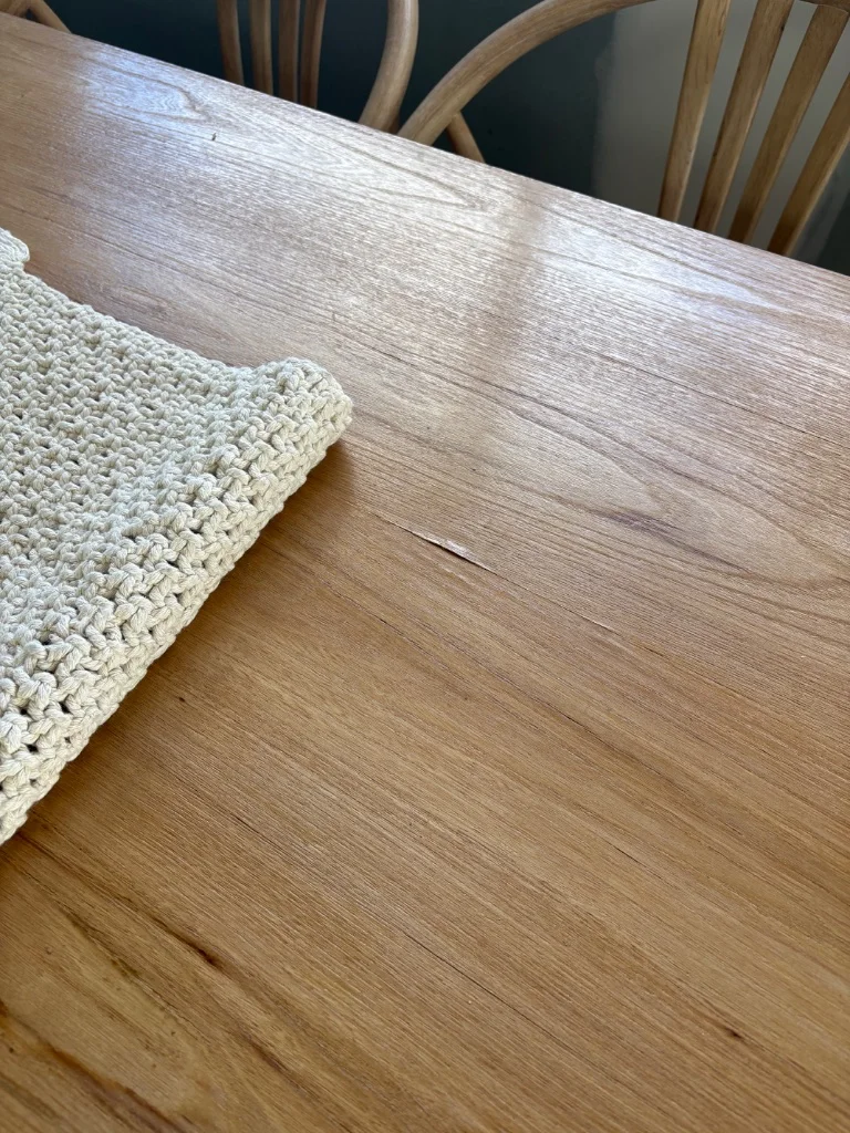 Dining table - Good condition - Niddrie, Melbourne - Additional photo 3 | Zirkly