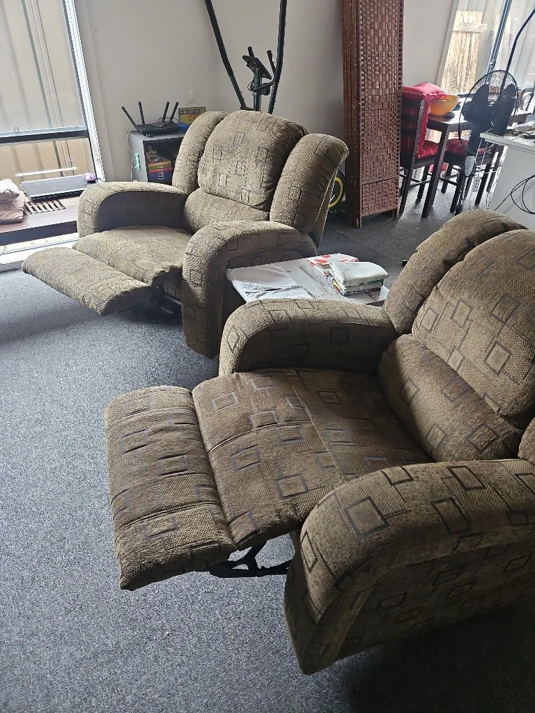 3 seater lounge suite with 4 re - Good condition - Cobblebank, Melbourne | Zirkly