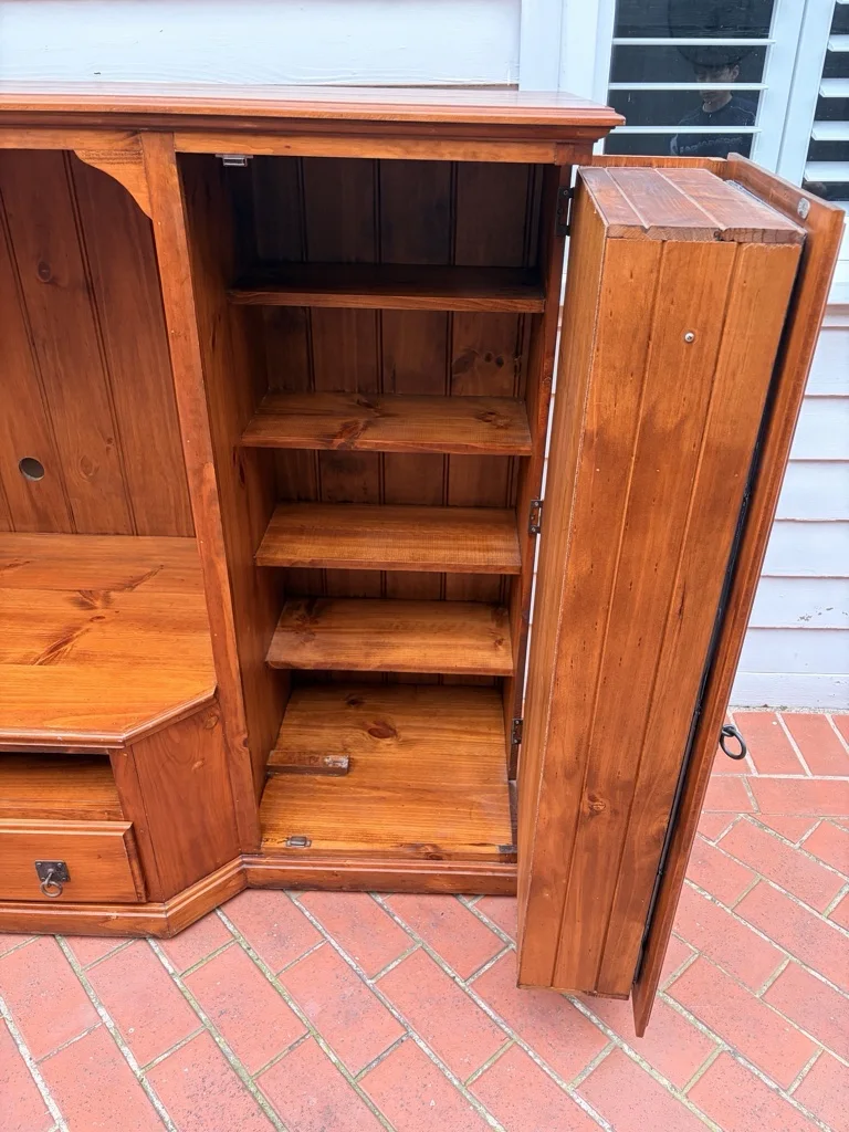 Antique Cabinet - Good condition - Essendon, Melbourne - Additional photo 3 | Zirkly