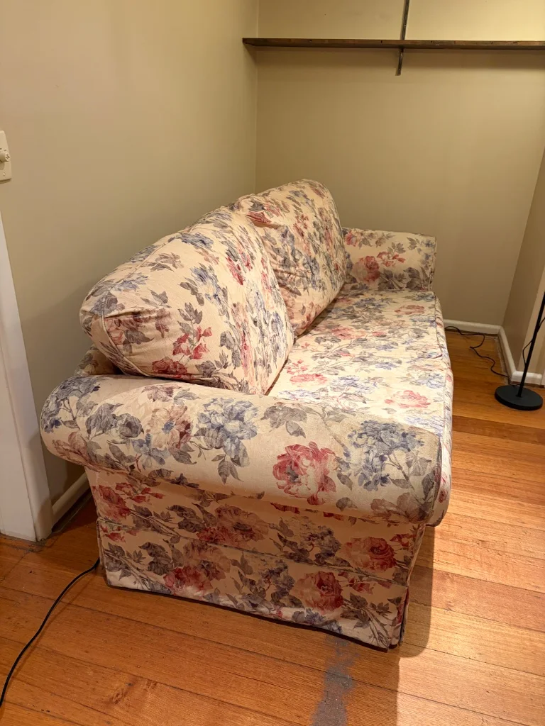 Couch - Good condition - Dandenong North, Melbourne - Additional photo 2 | Zirkly