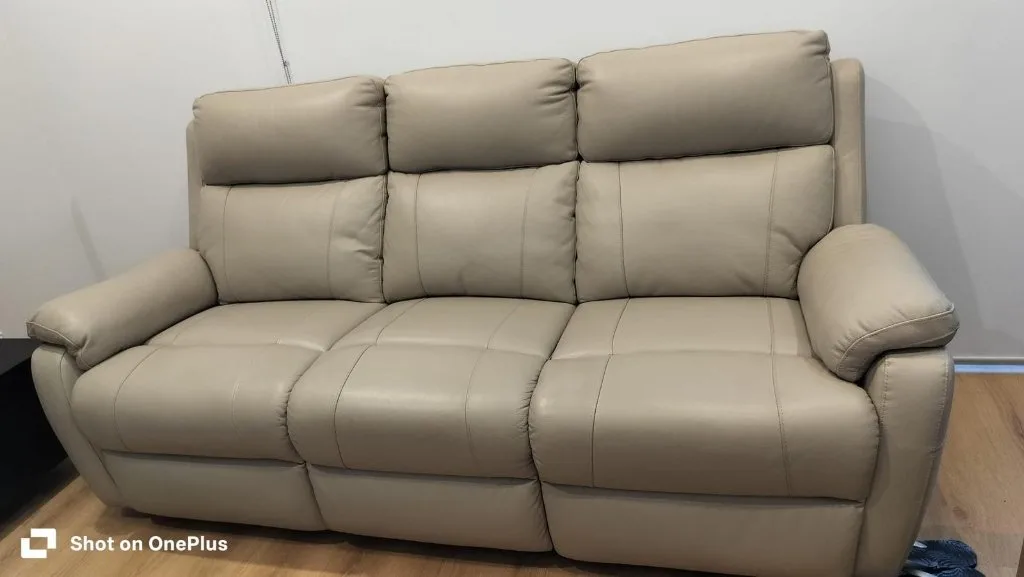 5 seater Leather recliner sofa set with leather protection - Mint condition - Mambourin, Melbourne | Zirkly