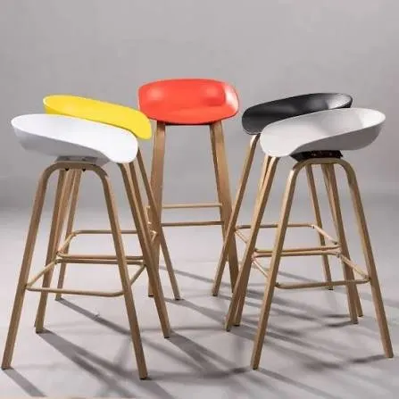 Modern Swivel Bar Stool with Wooden Legs - Mint condition - Glen Huntly, Melbourne | Zirkly