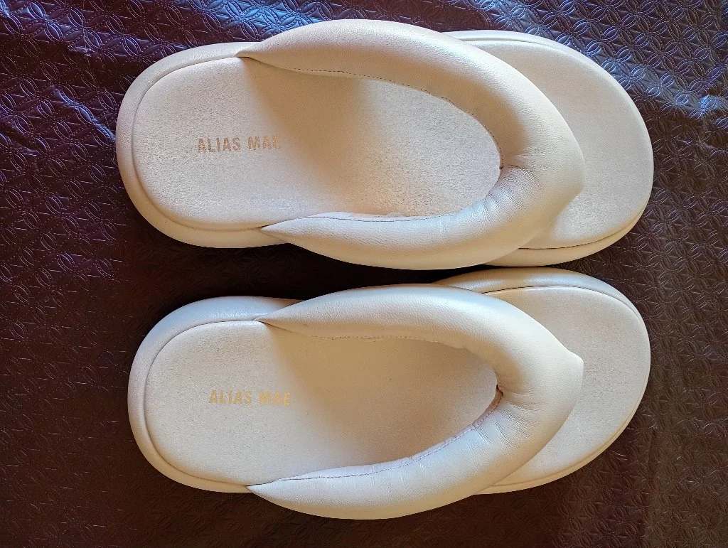 Alias Mae Padded Thong Sandals - Mint condition - Carnegie, Melbourne | Zirkly