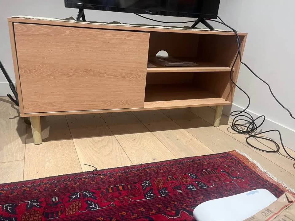 TV stand (delivery available) - Good condition - Fitzroy North, Melbourne - Additional photo 2 | Zirkly