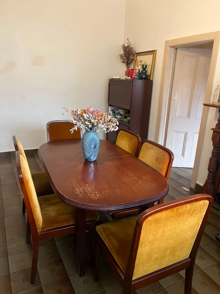 Beautiful table with set of 6 chairs - Good condition - Fitzroy North, Melbourne - Additional photo 2 | Zirkly