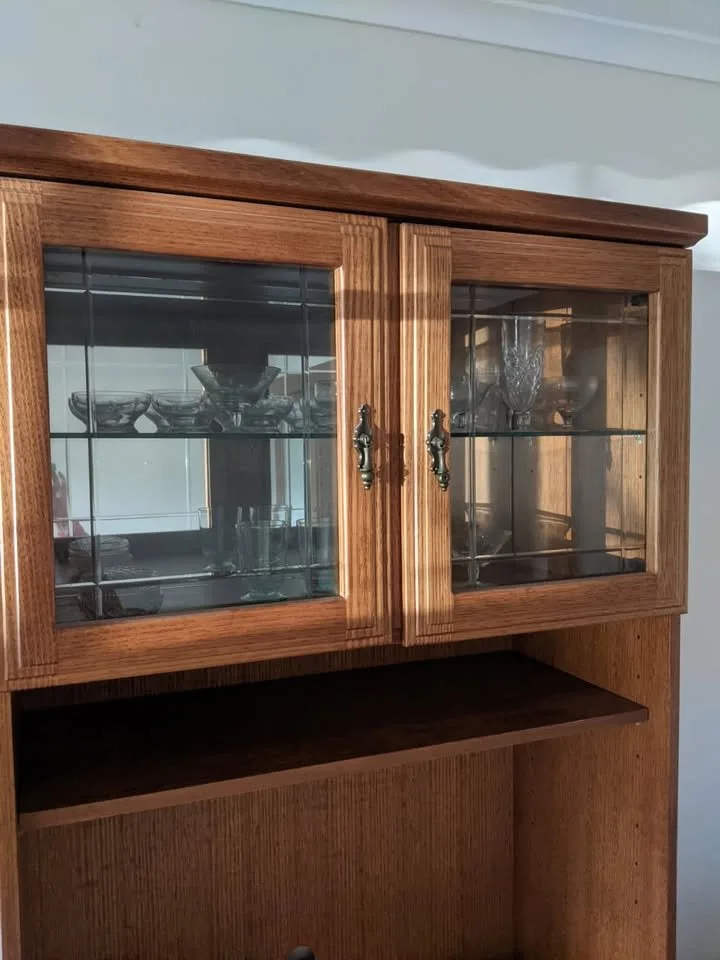 Solid Wood Display Cabinet/Entertainment Unit - Mint condition - Forest Hill, Melbourne - Additional photo 3 | Zirkly