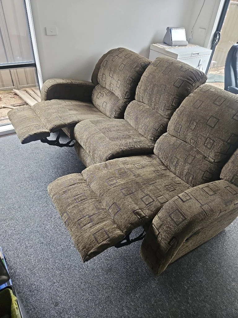 3 seater lounge suite with 4 re - Good condition - Cobblebank, Melbourne - Additional photo 3 | Zirkly