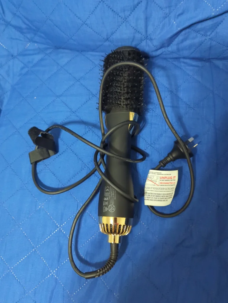 One-Step Hot Air Brush Hair Dryer and Volumizer - Mint condition - Notting Hill, Melbourne | Zirkly