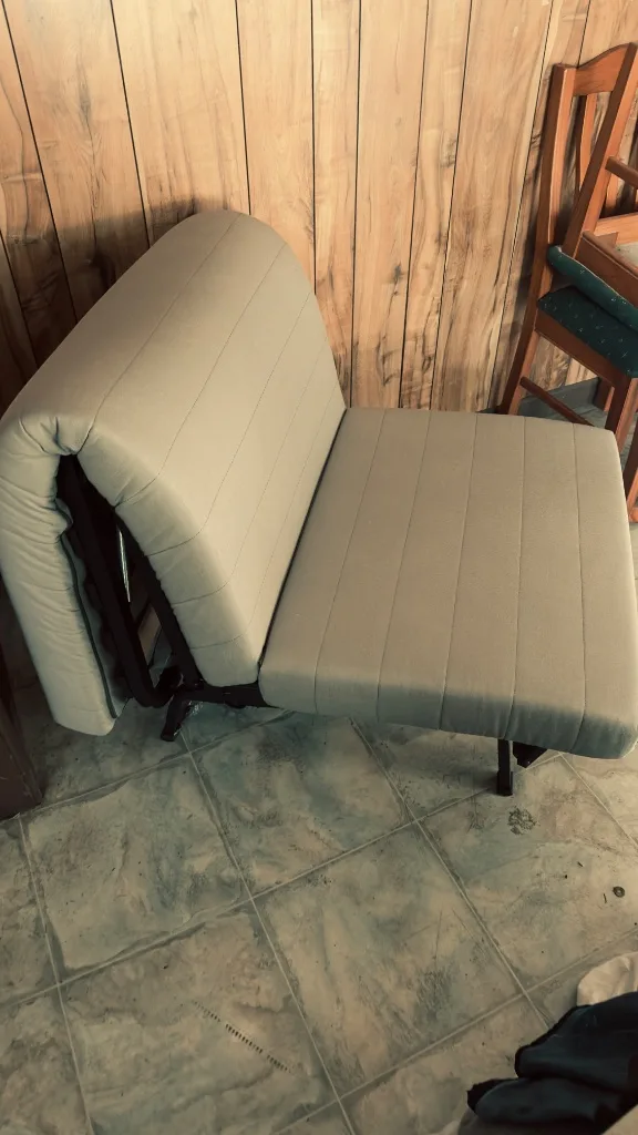 Futon chair/bed - Mint condition - Coburg North, Melbourne - Additional photo 3 | Zirkly