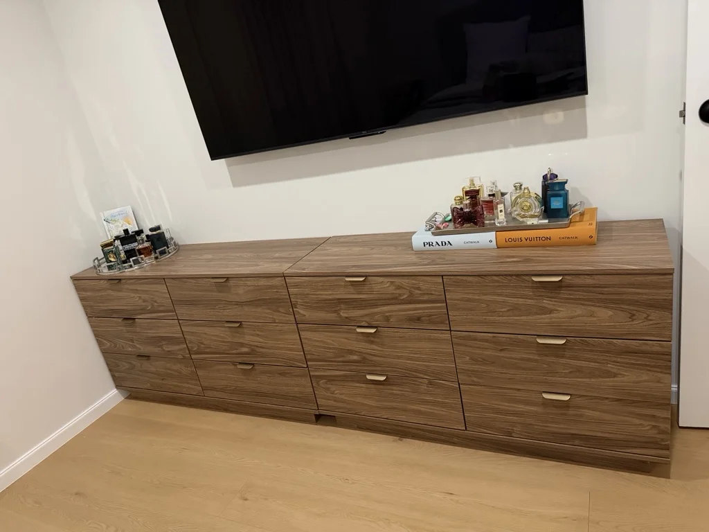 Chest of drawers and bedside tables - New condition - Dandenong North, Melbourne | Zirkly