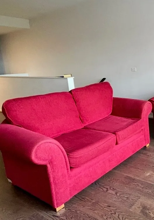 2x seater red couch - Good condition - Hoppers Crossing, Melbourne | Zirkly