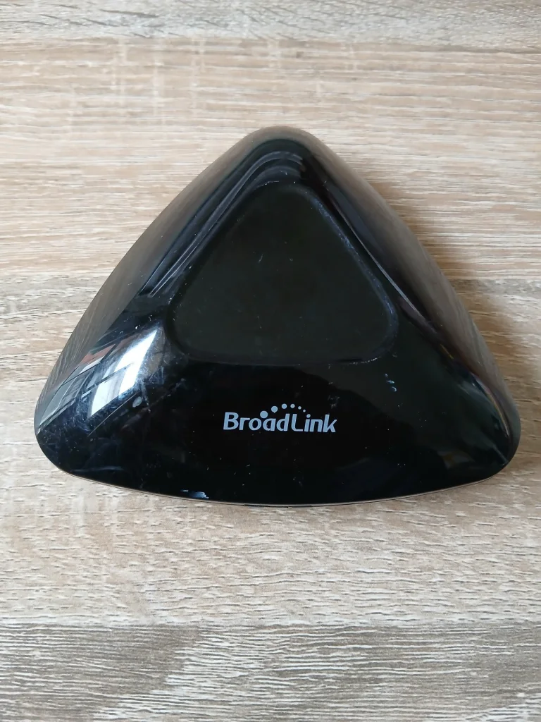 BroadLink RM Pro Universal Smart Remote Control Hub - Good condition - Ormond, Melbourne | Zirkly
