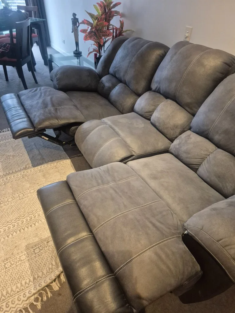 Couch - Good condition - Southbank, Melbourne | Zirkly