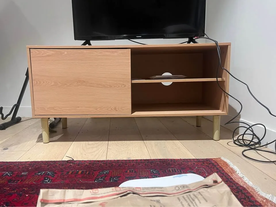 TV stand (delivery available) - Good condition - Fitzroy North, Melbourne | Zirkly